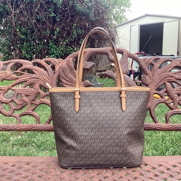 Michael Kors Jet Set Monogram Coated Canvas Brown Double Handle Large Tote Bag - Picture 4 of 9